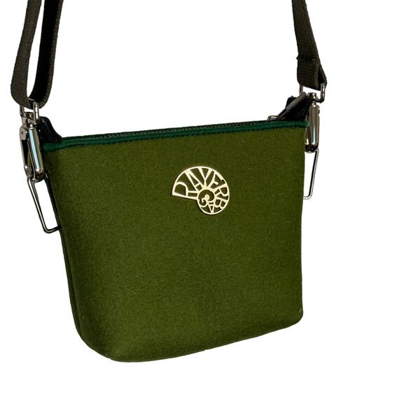 Rayerbag Women's Green Solid Adjustable Strap Zipper Crossbody Bags One Size - Picture 3 of 7